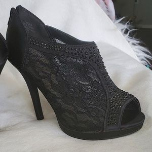 Daytrip Black heels with lace